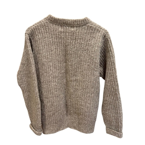 BartlettYarns Women Cardigan reverse shaker stitch with hand cast pewter button - Picture 7 of 14